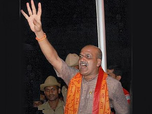 ಪಾಕ್ ಧ್ವಜ ಹಾರಿಸಿದ್ದು ಸೇನೆ ಅಲ್ಲ ಆರೆಸ್ಸೆಸ್ ಪಾಕ್ ಧ್ವಜ ಹಾರಿಸಿದ್ದು ಸೇನೆ ಅಲ್ಲ ಆರೆಸ್ಸೆಸ್