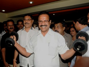 ಕ್ರಿಮಿನಲ್ಸ್ ಗೆ ಟಿಕೆಟಿಲ್ಲ; ನಾನು ಸ್ಪರ್ಧಿಸೋಲ್ಲ: ಡಿವಿಎಸ್ ಕ್ರಿಮಿನಲ್ಸ್ ಗೆ ಟಿಕೆಟಿಲ್ಲ; ನಾನು ಸ್ಪರ್ಧಿಸೋಲ್ಲ: ಡಿವಿಎಸ್