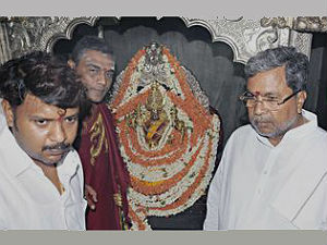 ಪುತ್ರನ ಹೆಸರಲ್ಲಿ ಸೇಡು ತೀರಿಸಿಕೊಂಡ ಸಿಎಂ ಸಿದ್ದು ಪುತ್ರನ ಹೆಸರಲ್ಲಿ ಸೇಡು ತೀರಿಸಿಕೊಂಡ ಸಿಎಂ ಸಿದ್ದು