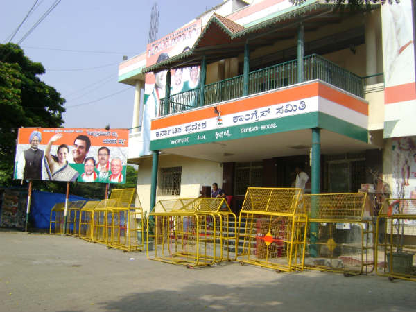 ಗಾರ್ಮೆಂಟ್ ಫ್ಯಾಕ್ಟರಿಯಲ್ಲಿ ಕೆಲಸ