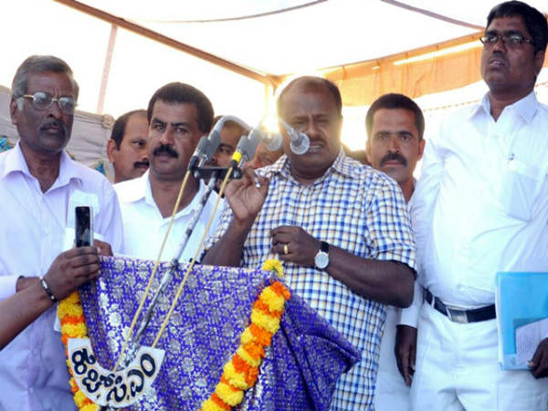 ಮತ್ತೆ ಕಣ್ಣೀರಿಟ್ಟ ಕುಮಾರಸ್ವಾಮಿ