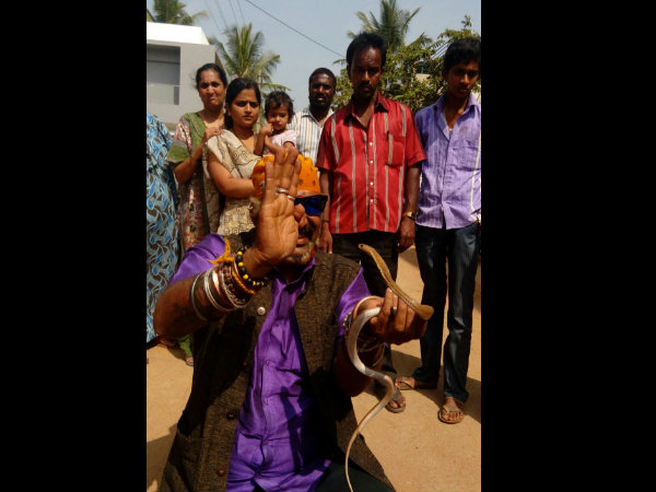 ಹಾವು ಹಿಡಿಯುವುದರ ಜೊತೆಗೆ ಏನು ಮಾಡುತ್ತಾರೆ?