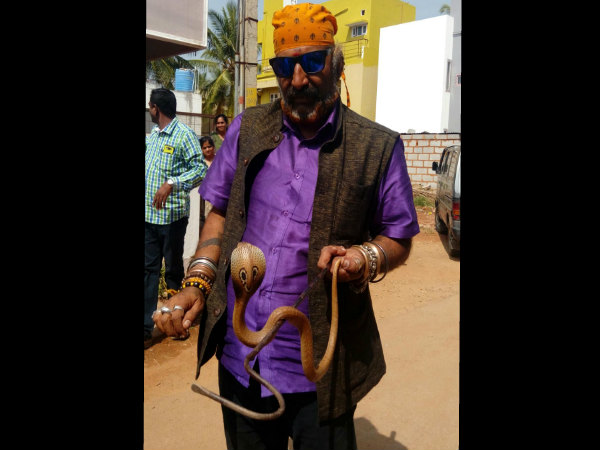 ಸ್ನೇಕ್ ಶ್ಯಾಮ್ ನ್ನು ಸಂಪರ್ಕಿಸುವುದು ಹೇಗೆ?