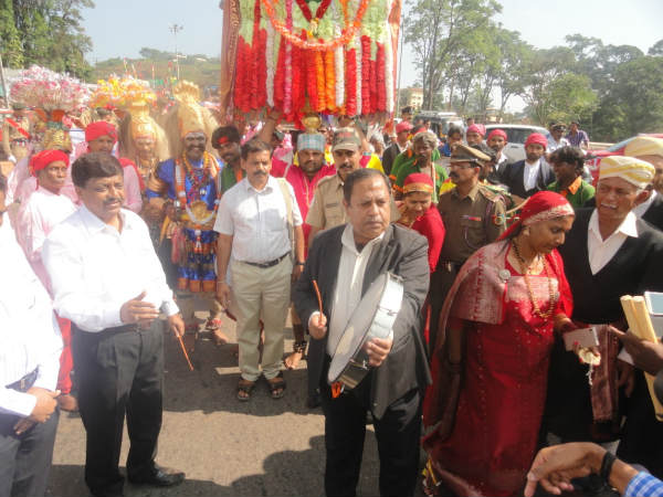ತಮಟೆ ಬಾರಿಸುವ ಮೂಲಕ ಕಾರ್ಯಕ್ರಮಕ್ಕೆ ಚಾಲನೆ