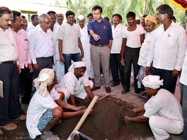 ಮಣ್ಣಿನಿಂದ ಇಟ್ಟಿಗೆ ತಯಾರಿಸಲು ತರಬೇತಿ