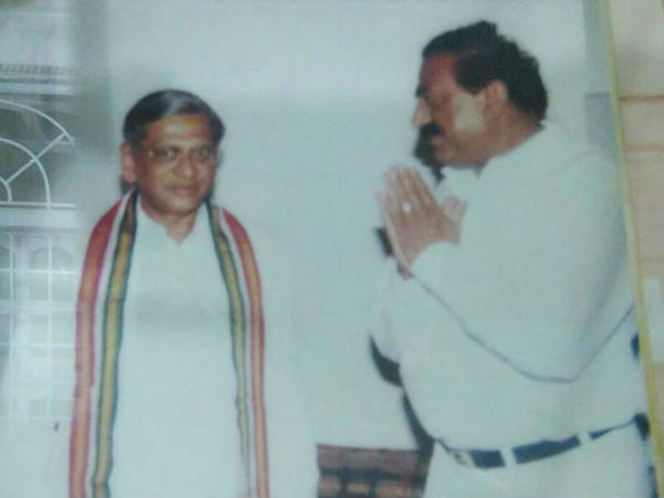 ಎಲ್ಎಲ್ಬಿ ಪದವಿ ಪಡೆದರು