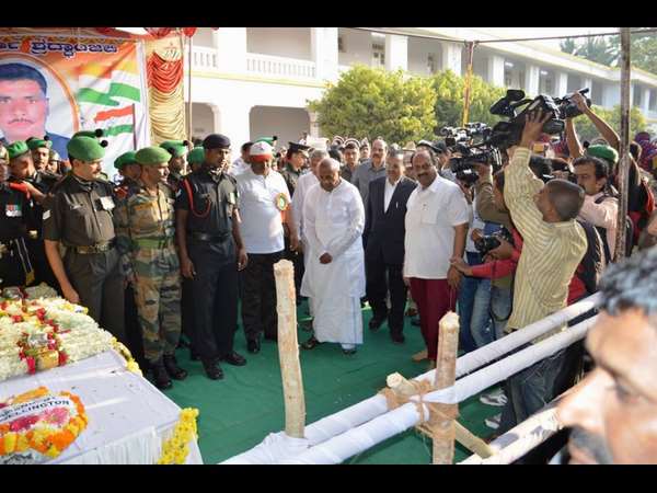ಮಾಜಿ ಪ್ರಧಾನಿ ನಮನ