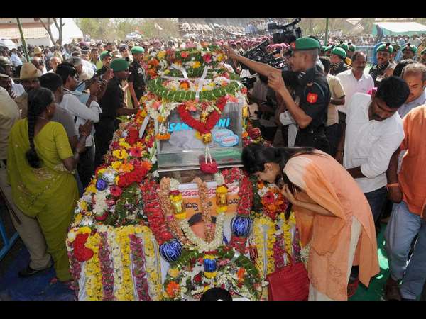 ಮಹೇಶ್ ಅಂತ್ಯ ಸಂಸ್ಕಾರ
