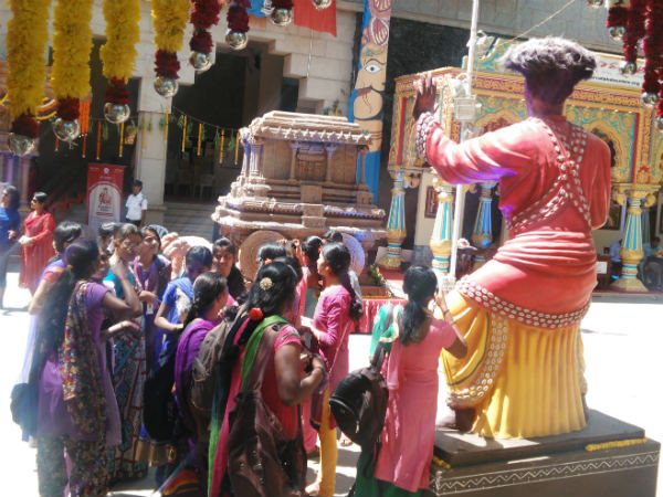 ಪ್ರಾತ್ಯಕ್ಷಿಕೆಗಳ ಸಾಲು