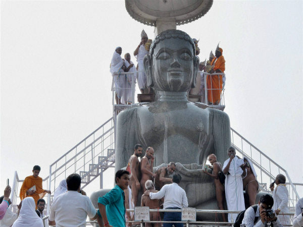 ಮಹಾಮಜ್ಜನದ ಸಂತಸದಲ್ಲಿ ಜೈನ ಧರ್ಮೀಯರು