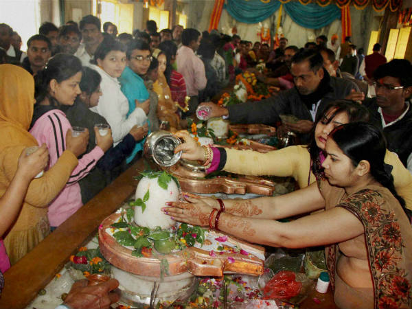 ಅಲಹಾಬಾದಿನಲ್ಲಿ ಶಿವನಿಗೆ ಅಭಿಷೇಕ