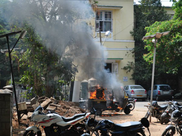 ಆಟೋಕ್ಕೆ ಬೆಂಕಿ