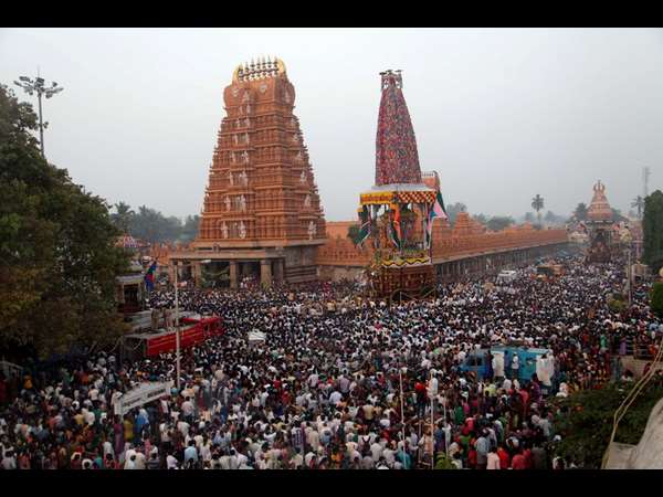 ಜನಸಾಗರ ನೋಡುವುದೇ ಒಂದು ಹಬ್ಬ
