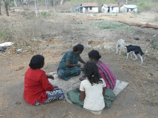 ಮಕ್ಕಳು ಶಾಲೆಗೆ ಎಷ್ಟು ದೂರ ಸಾಗಬೇಕು?