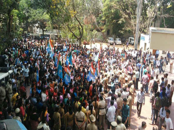 ಎಷ್ಟು ವಿದ್ಯಾರ್ಥಿಗಳು ಪರೀಕ್ಷೆ ಬರೆಯುವವರಿದ್ದರು?