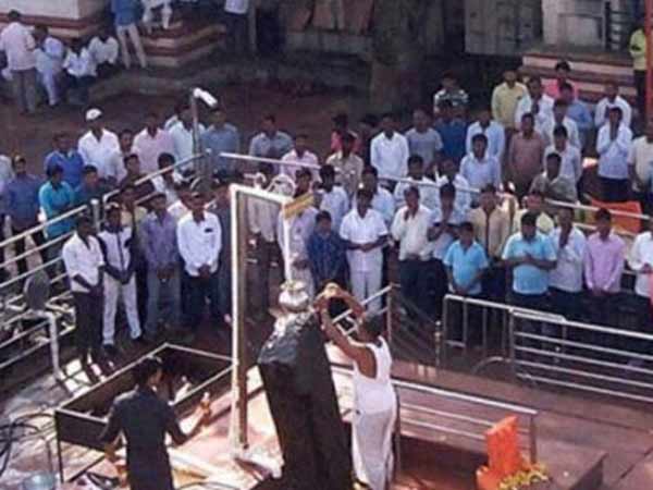 ಶನಿ ಸಿಂಗಣಾಪುರ