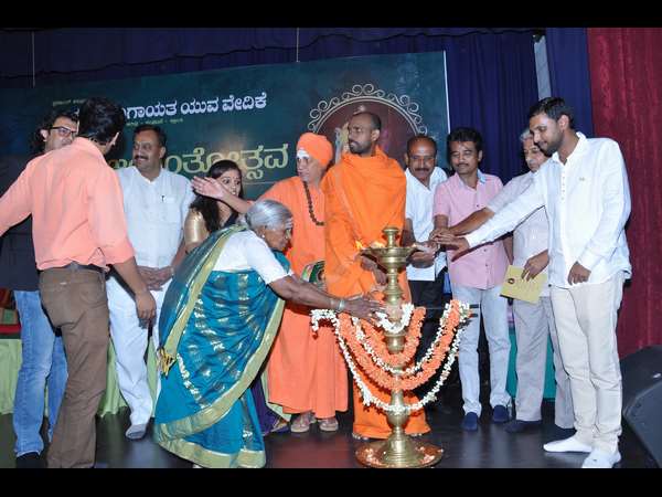 ವೀರಶೈವ ವೇದಿಕೆಯಿಂದ ಬಸವ ಸಿರಿ ಪ್ರಶಸ್ತಿ ಪ್ರದಾನ