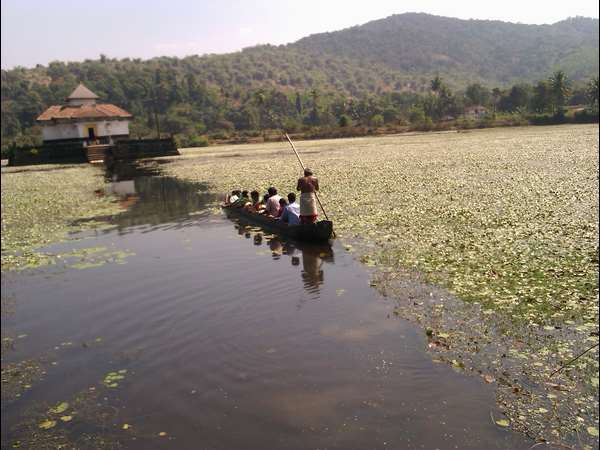 ಕಾರ್ಕಳದ ರಮ್ಯ ತಾಣ ವರಂಗದ ಕೆರೆ ಬಸದಿ