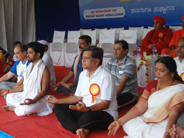 ಶೆಟ್ಟರ್ ಯೋಗ ಪ್ರದರ್ಶನ