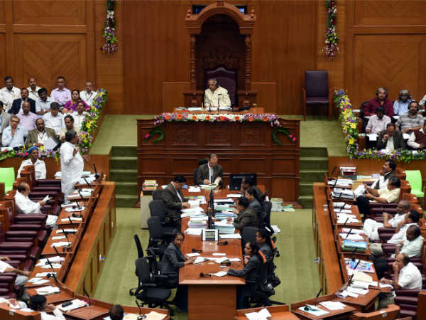 ಒಟ್ಟಾರೆ ಅಹೋರಾತ್ರಿ ಧರಣಿ ಎನ್ನುವ ರಾಜಕೀಯ ಪ್ರಹಸನ