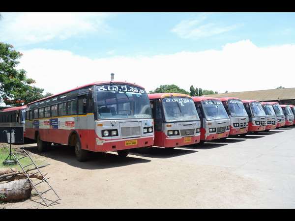 ಬಿಕೋ ಎನ್ನುತ್ತಿದ್ದ ನಿಲ್ದಾಣಗಳು
