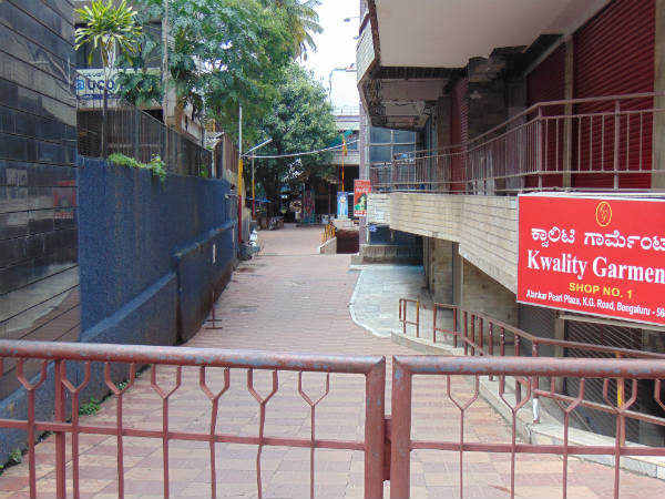 ಮಾಲ್ ಗಳು ಖಾಲಿ
