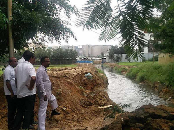 ಚರಂಡಿ, ರಸ್ತೆಗಳು ಹಾಳು