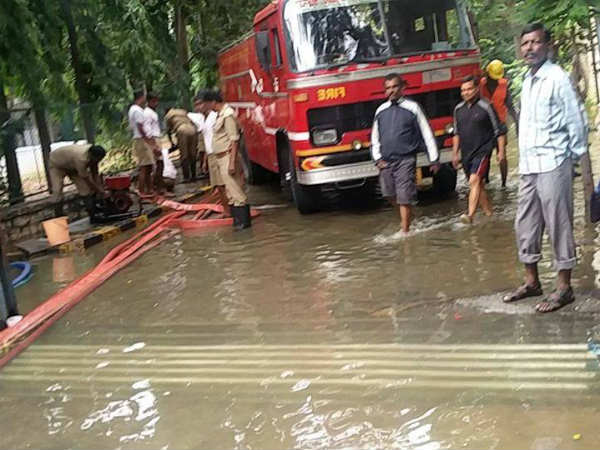 ಒಂದೇ ಮಳೆಗೆ ಕೋಡಿ ಬಿದ್ದಿದ್ದ ಕರೆ