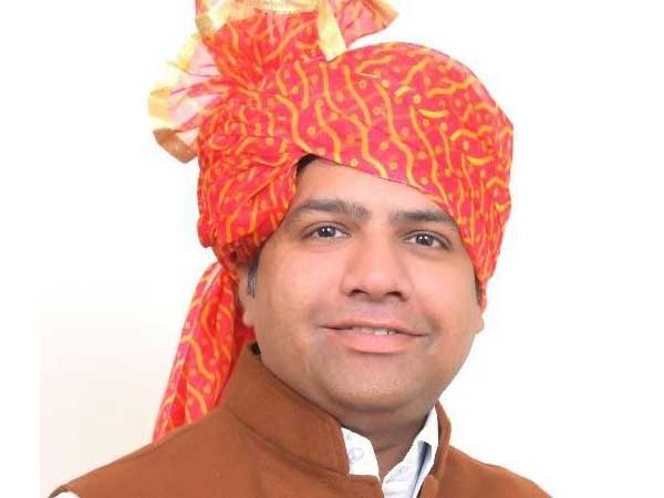 3. ದಿನೇಶ್ ಮೊಹಾನಿಯಾ