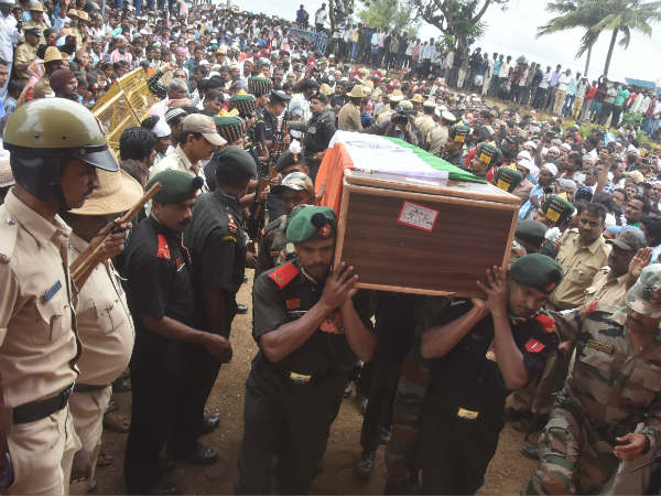 ನೆಲಬಾಂಬ್ ಸ್ಫೋಟಕ್ಕೆ ಬಲಿಯಾಗಿದ್ದರು