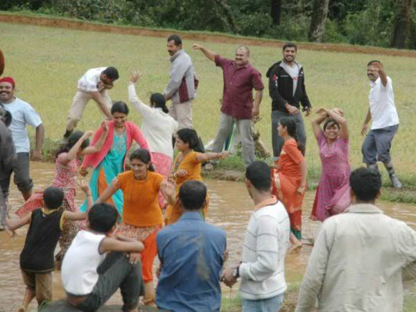 ಭತ್ತದ ನಾಟಿ ನಡುವೆ ಹಾಡು, ಓಟ