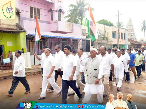 ಶಿಕಾರಿಪುರದಲ್ಲಿ ತಿರಂಗ ಯಾತ್ರೆ