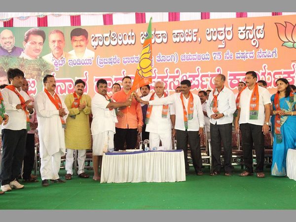 ಪಕ್ಷಕ್ಕೆ ಸೇರ್ಪಡೆ