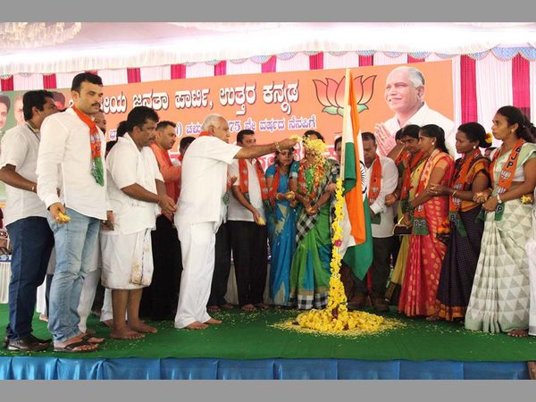 ತ್ರಿವರ್ಣ ಧ್ವಜಕ್ಕೆ ನಮನ