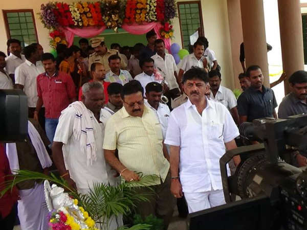 'ಬೇರೆ ಜಿಲ್ಲೆಯವರು ಎನಿಸುತ್ತಿಲ್ಲ'