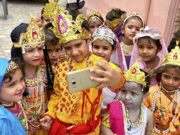 ಅಜ್ಮೇರ್ ನಲ್ಲಿ ಸೆಲ್ಫಿ ಕೃಷ್ಣ ಹಾಗೂ ರಾಧೆಯರು