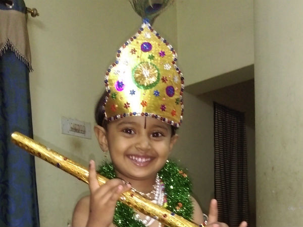 ಕೃಷ್ಣನ ವೇಷ ತೊಟ್ಟ ಸಂತಸದಲ್ಲಿ ಆತ್ಮಿಕಾ