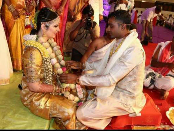 ಹಿಂದೂ ಸಂಪ್ರದಾಯದಂತೆ ಮದುವೆ