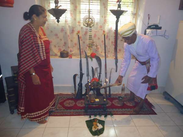 ದೇವರ ಮುಂದೆ ಕೋವಿ ಹೂವು