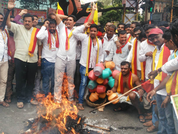 ವಂಚಕರ ಸರ್ಕಾರ