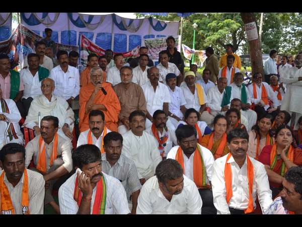 ಪ್ರಧಾನಿ ಮಧ್ಯ ಪ್ರವೇಶ ಮಾಡ್ಬೇಕು ಅಂತೀರಾ ಏಕೆ