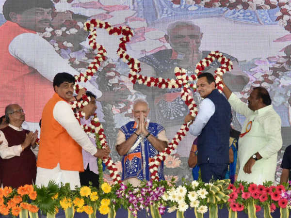 ಭಾರತ ನಕಾಶೆಯಲ್ಲಿ ಹೂವಿನ ಹಾರ