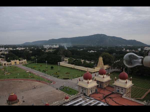 ಕಟ್ಟಿಗೆ ಮತ್ತು ಇಟ್ಟಿಗೆ