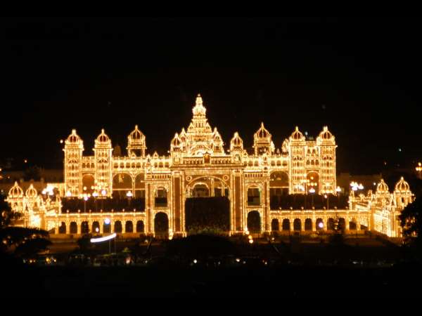 ಹೊಯ್ಸಳ ರೀತಿ ಕಲಾಕೃತಿ