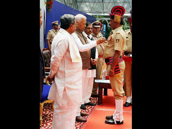 ಸಮಾಜ ನಿಮ್ಮಿಂದ ಉತ್ತಮ ಸೇವೆ ನಿರೀಕ್ಷಿಸಿದೆ : ಸಿಎಂ