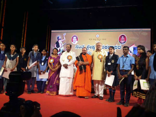 ವಿದ್ಯಾರ್ಥಿಗಳಿಗೆ ಬಹುಮಾನ