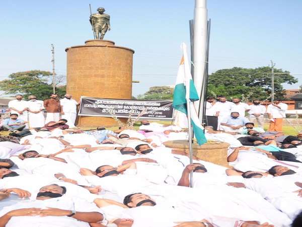 ಬಾಯಿಗೆ ಕಪ್ಪು ಬಟ್ಟೆ ಕಟ್ಟಿ ಆಕ್ರೋಶ