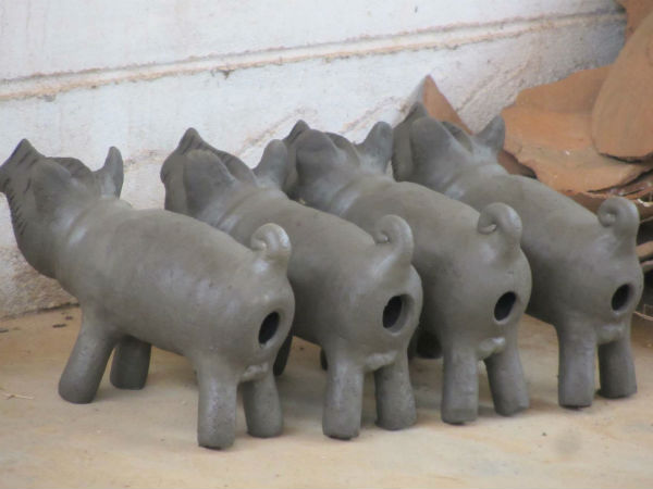 ಮಣ್ಣಿನ ನಾಯಿಯ ಅರ್ಪಣೆ