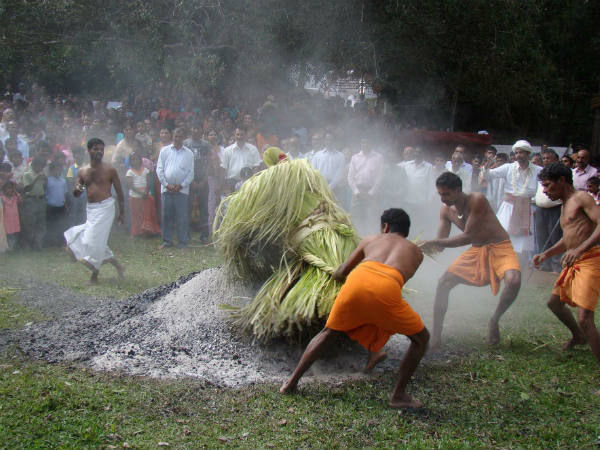 ಸೌದೆ ಸಂಗ್ರಹಿಸುವ ಪುರುಷರು