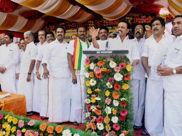 ಪಡೆಯಿತು ಪ್ರತಿಭಟನೆ ರಾಜಕೀಯ ರಂಗು